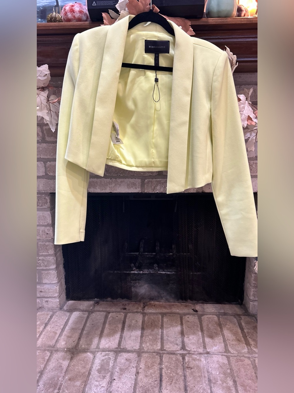 BCBGMaxAzria Pale Yellow Cropped Open-Front Blazer EUC